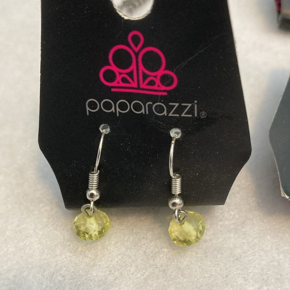 Paparazzi Misc earring bundle. - Picture 7 of 10
